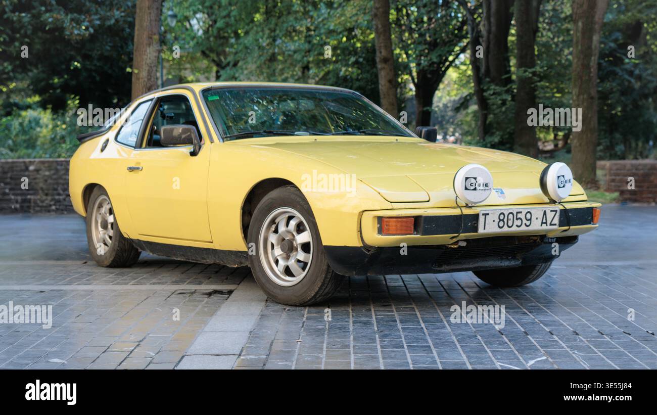 San Sebastian, Spanien, 22. Oktober 2022: 1976 Porsche 924 Stockfoto