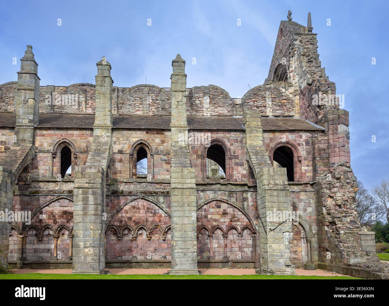 Stützen der Holyrood Abbey, ruinierte Abtei der Canons Regular aus dem 12. Jahrhundert in Edinburgh, Schottland, Großbritannien Stockfoto