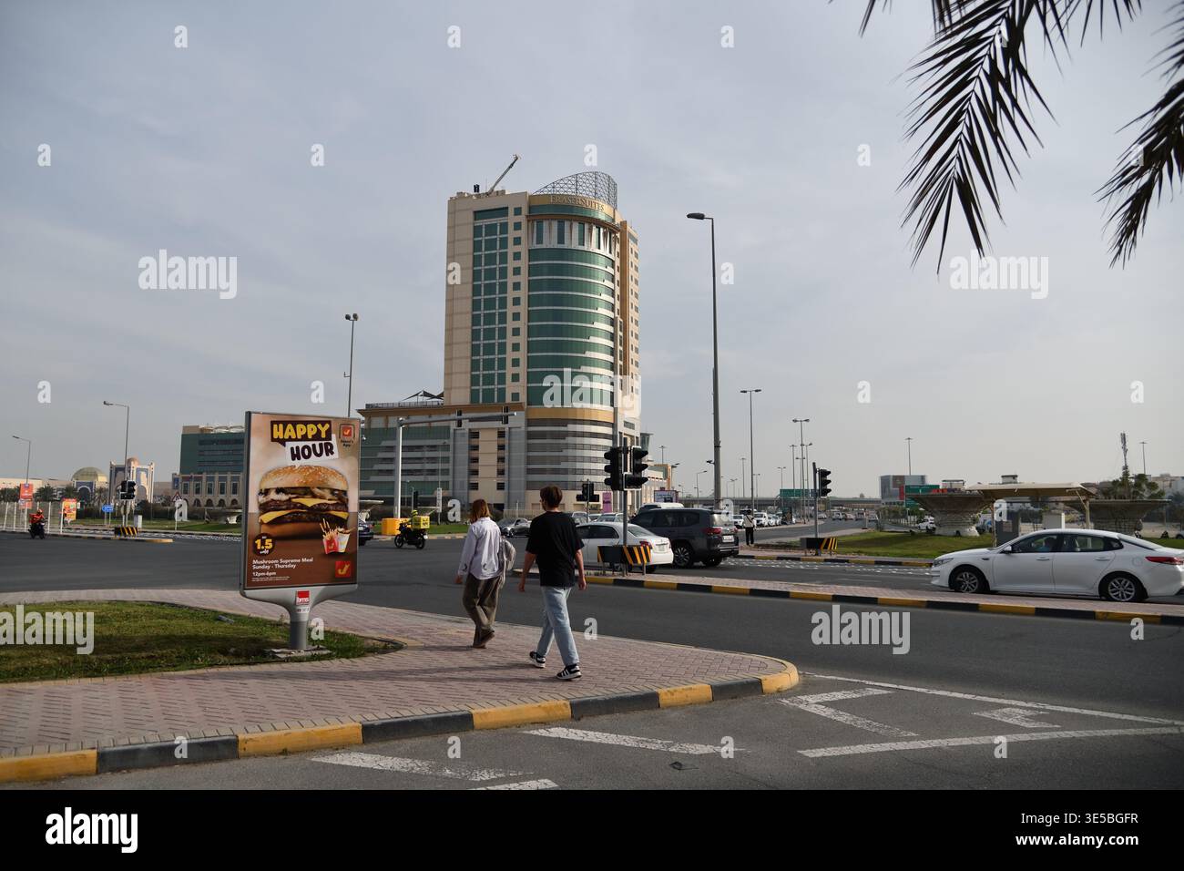 Manama, Bahrain - 10. Februar 2026: Seef District. Seef ist ein führendes Handels- und Wohnviertel im Norden von Manama, Königreich Bahrain Stockfoto