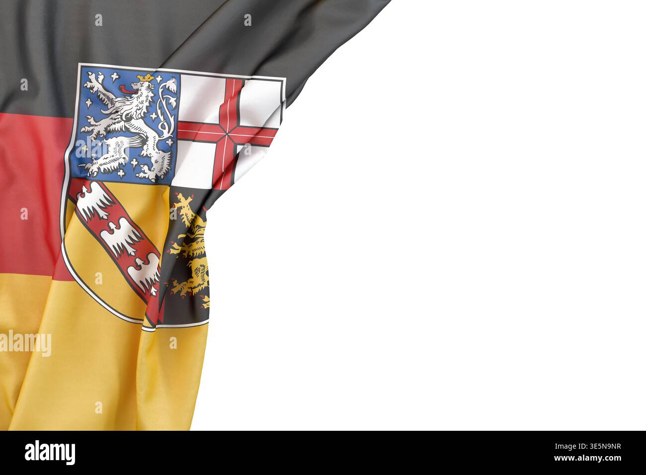 Saarlandflagge mit Wappen und deutschen Farben auf weißem Hintergrund, Kopierraum. 3D-Rendering Stockfoto