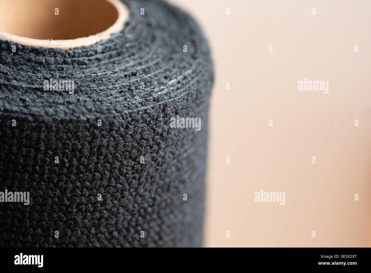 Eine Rolle aus strukturiertem Baumwollgewebe Stockfoto