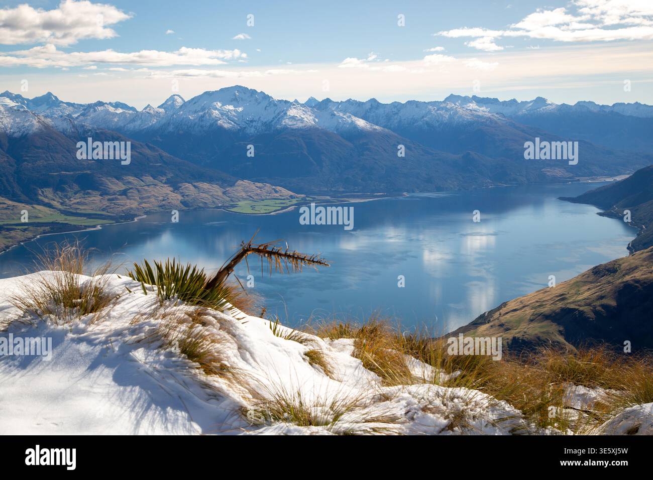 Der Gipfel des Isthmus Peak mit Blick auf Lake Wanaka, Wanaka, Otago, Neuseeland Stockfoto