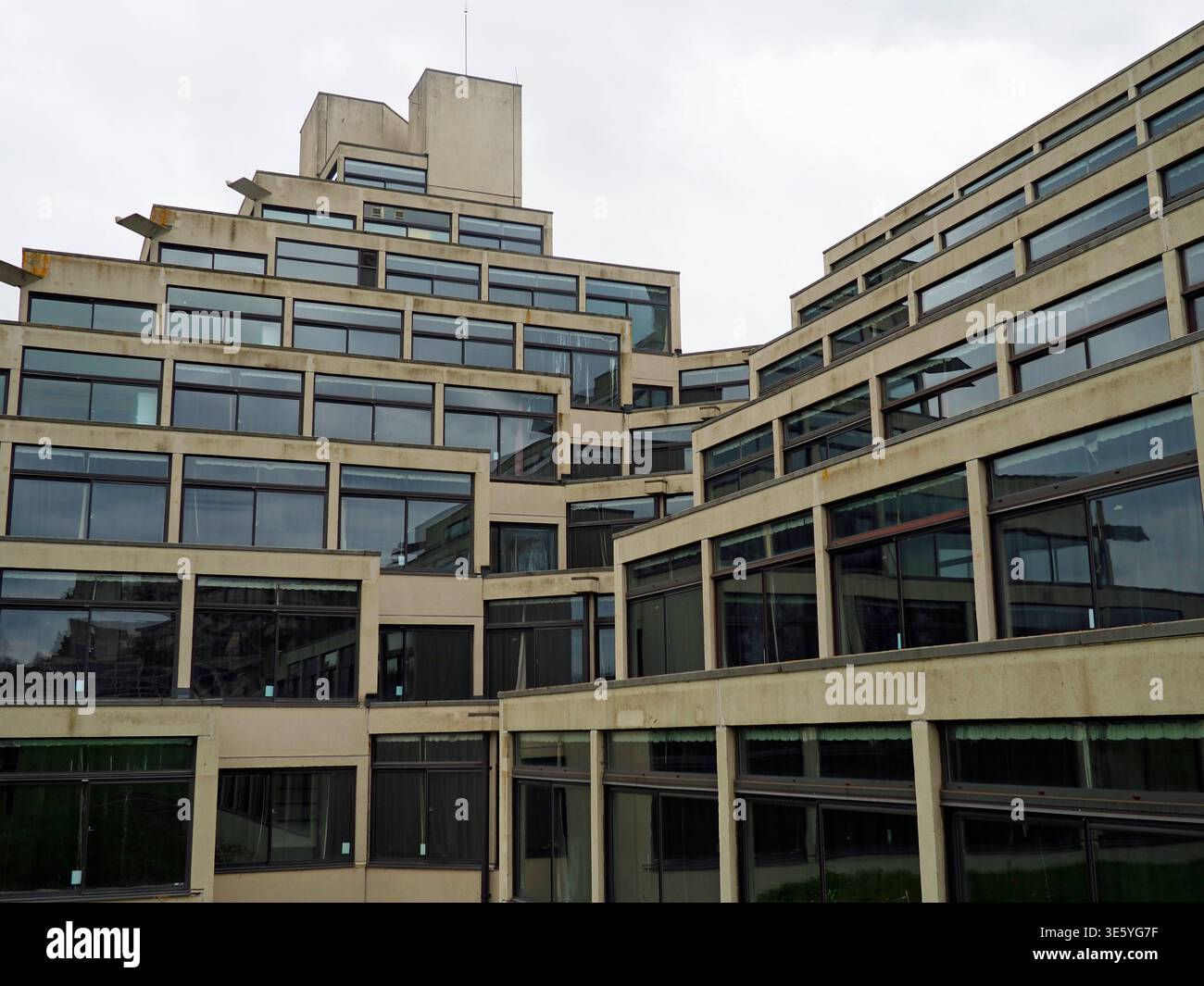 Norfolk Terrace Gebäude entworfen von Sir Denys Lasdun, University of East Anglia, Norwich, Großbritannien Stockfoto