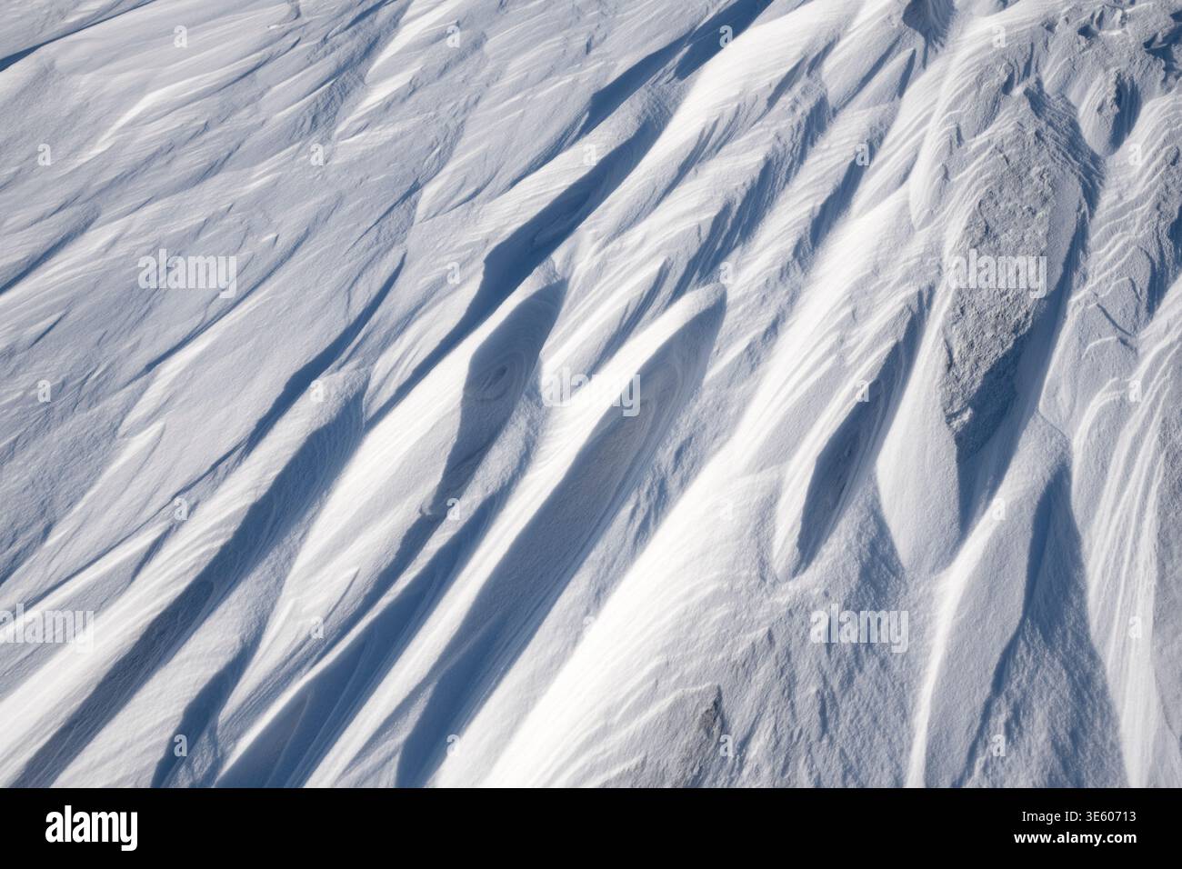 Blick auf die gemusterte Schneedecke Stockfoto
