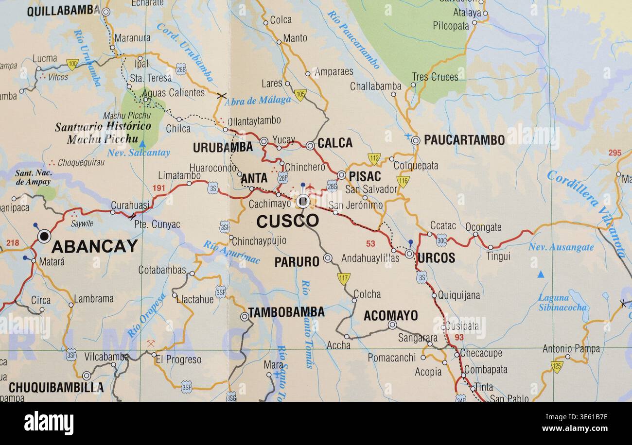 Karte, die die Stadt Cusco, Peru, mit klaren Straßen, Wahrzeichen und geografischen Details markiert. Ideal für Reisen, Tourismus, Bildung, Geografie, Stockfoto