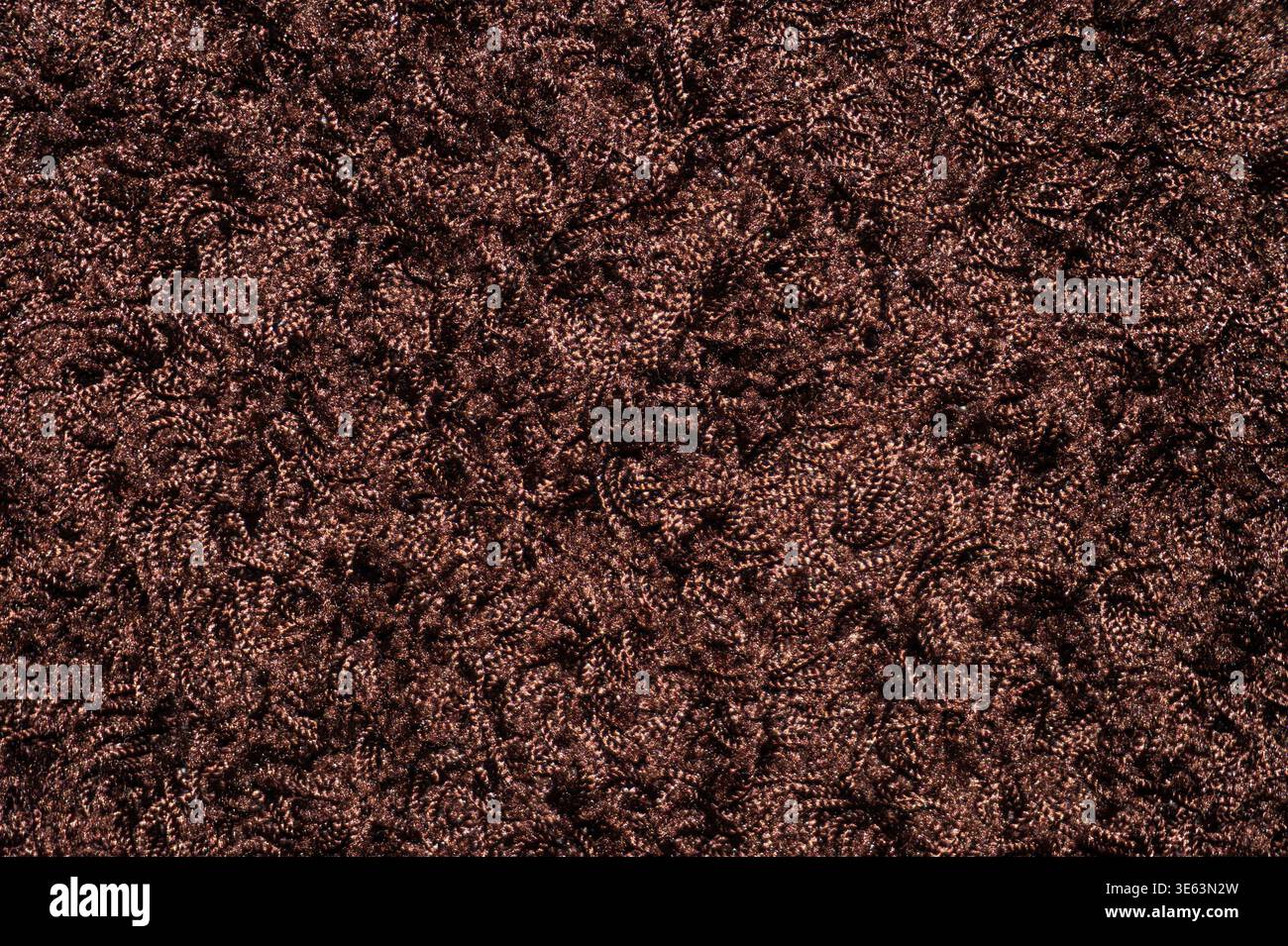Nahaufnahme eines braunen Stoffteppichs mit langer Pflasterstruktur. Stockfoto