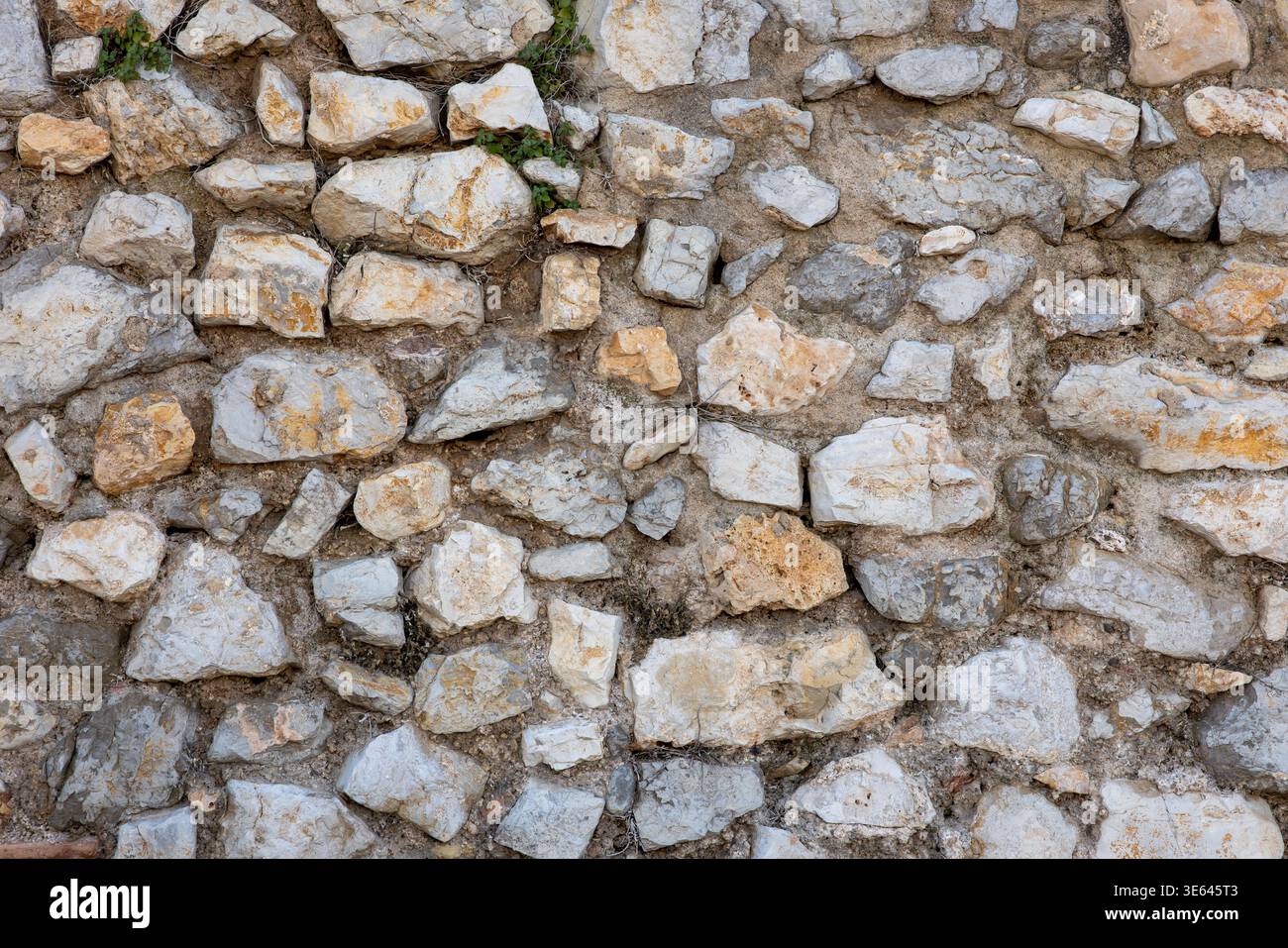 Vorgeschlagener Titel: Antike Steinmauer Textur Hintergrund – Mittelalterliche Festung, Peñíscola, Spanien Stockfoto