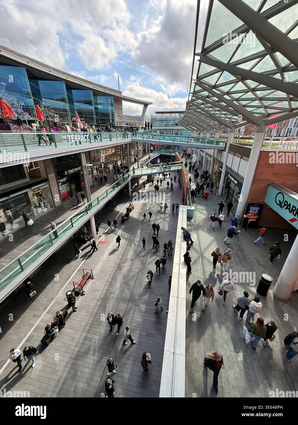 Liverpool One Einkaufszentrum an einem geschäftigen Samstagnachmittag. Stockfoto