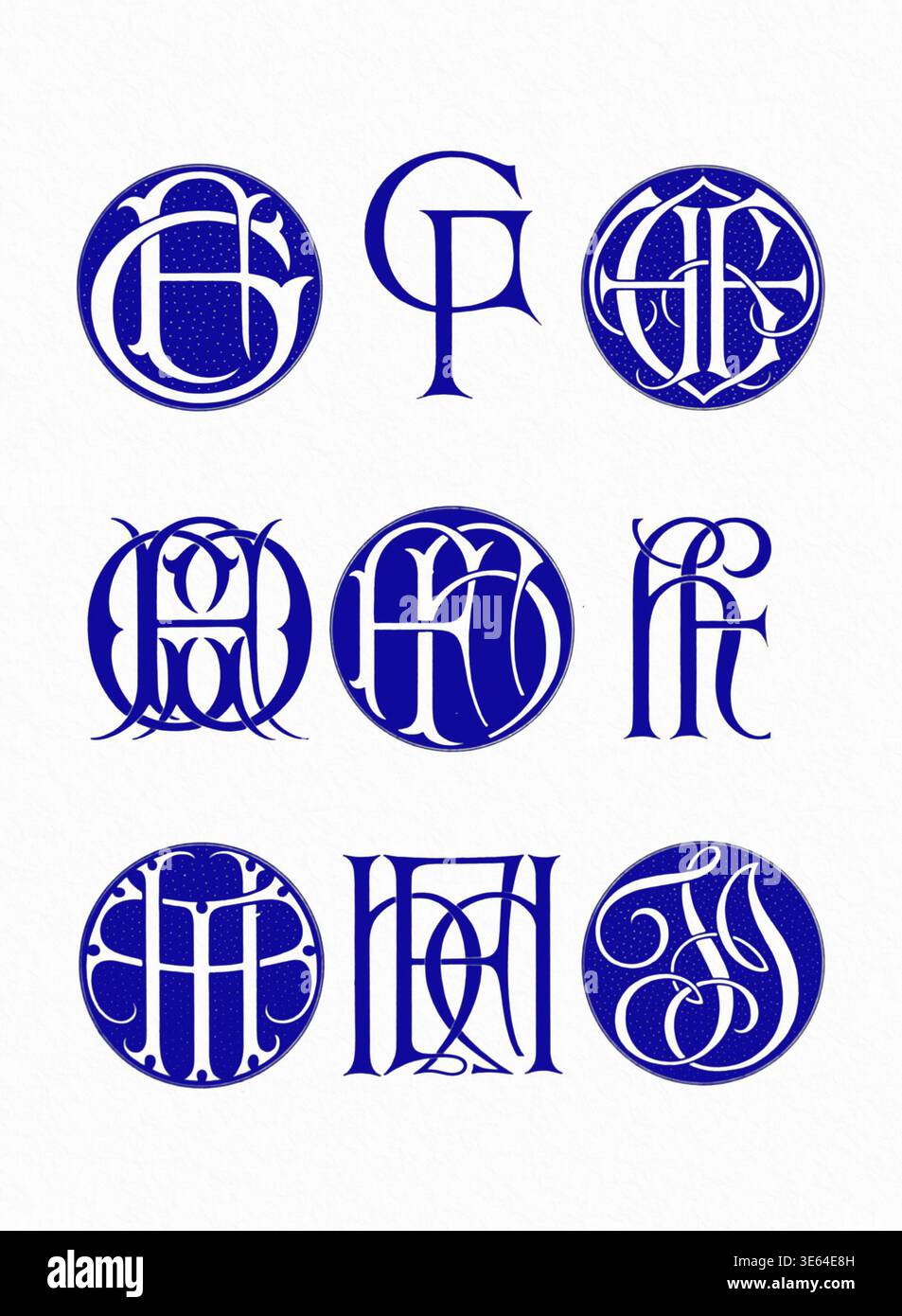 Kombinationen mit Monogramm-Initialen, dekorative, ineinander greifende Buchstaben in blauer und weißer Linienart, isoliert auf einem weichen strukturierten weißen Hintergrund. Stockfoto