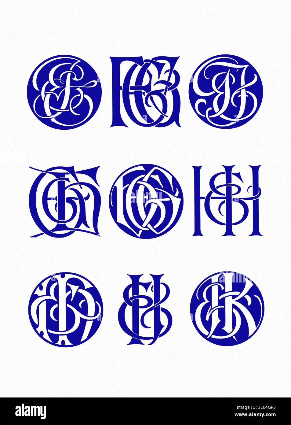 Kombinationen mit Monogramm-Initialen, dekorative, ineinander greifende Buchstaben in blauer und weißer Linienart, isoliert auf einem weichen strukturierten weißen Hintergrund. Stockfoto