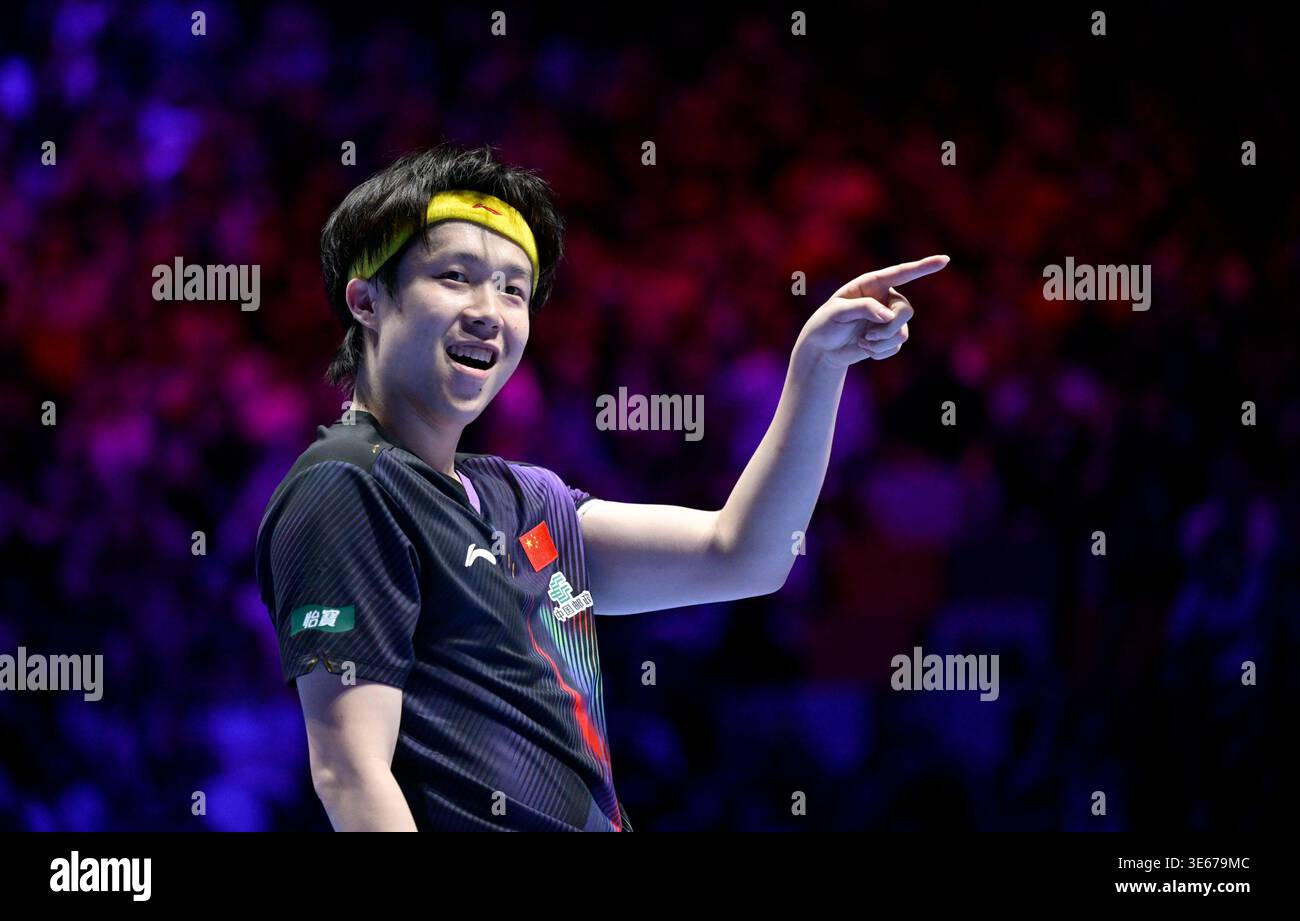 (260405) -- PEKING, 5. April 2026 (Xinhua) -- Wang Chuqin feiert nach ...