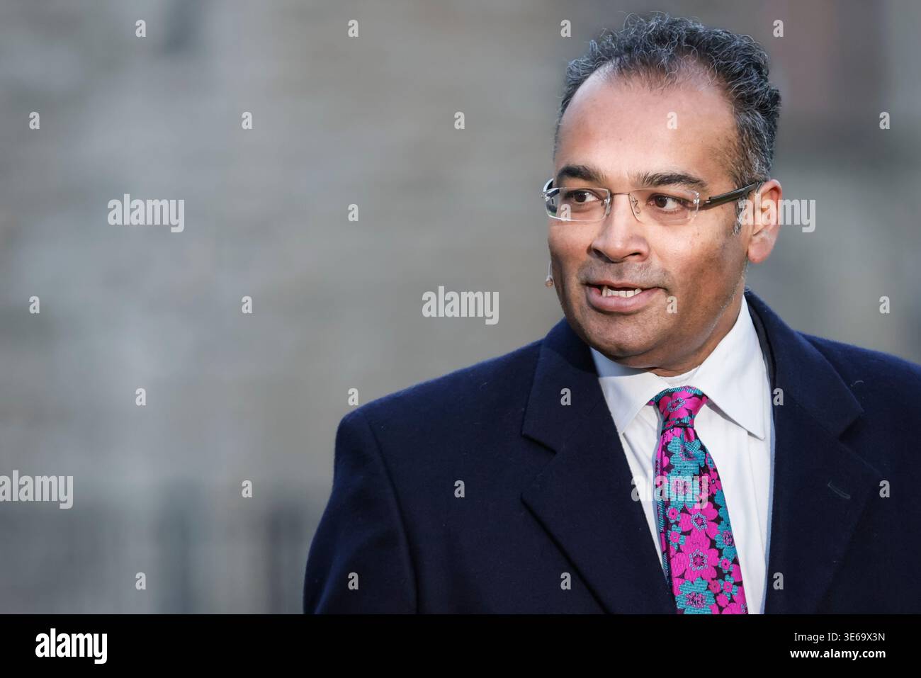 Krishnan Guru-Murthy, britischer Journalist, tv-Moderator und Channel 4 News Moderator, London, Großbritannien Stockfoto