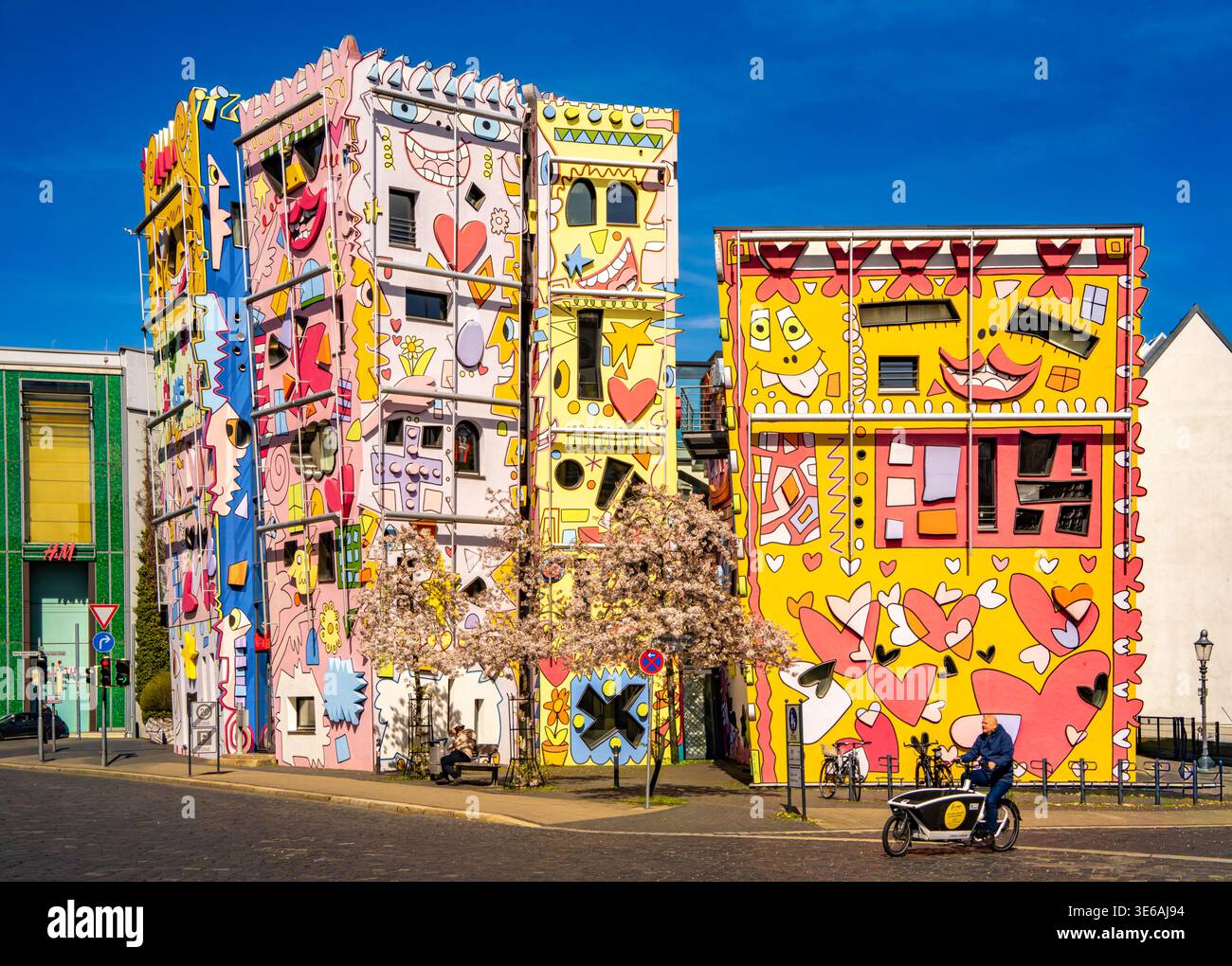 Happy Rizzi House farbenfrohe Wandfassade, Street Art Building, Braunschweig, Niedersachsen, Deutschland Stockfoto