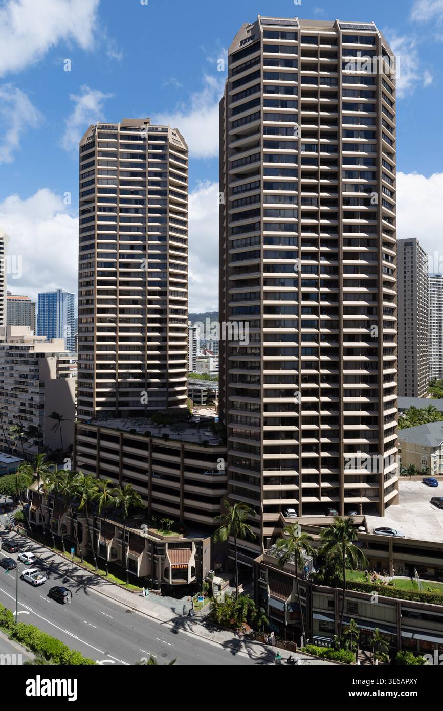 Wohnhochhäuser entlang des Ala Moana Boulevard, Waikiki, Honolulu, Oahu, Hawaii, USA Stockfoto