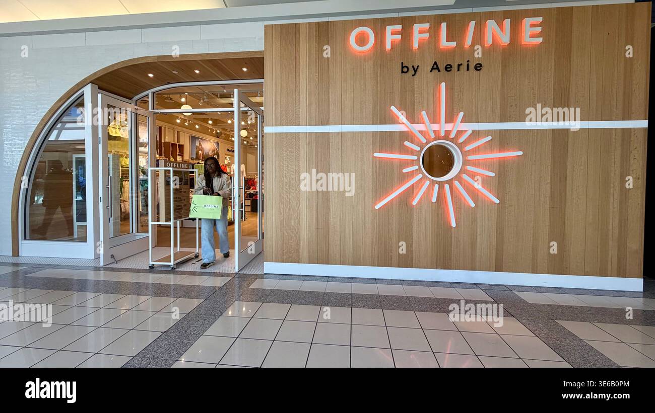 Außenansicht eines OFFLINE by Aerie Einzelhandelsgeschäfts in einem modernen Einkaufszentrum, 6. April 2026. Stockfoto