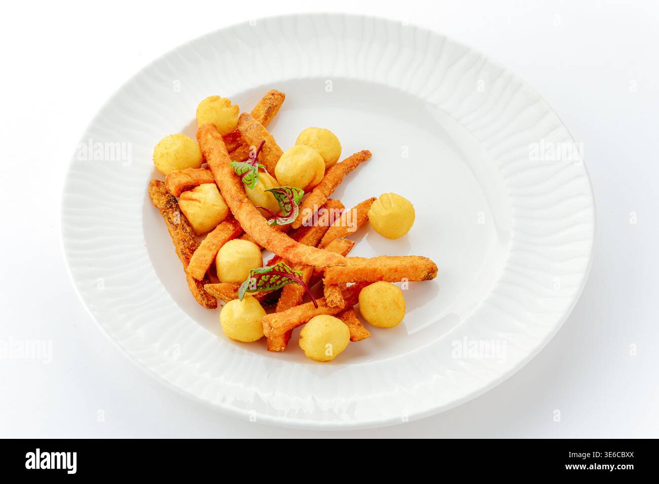 Frittierte Süßkartoffel mit Käsebällchen Stockfoto