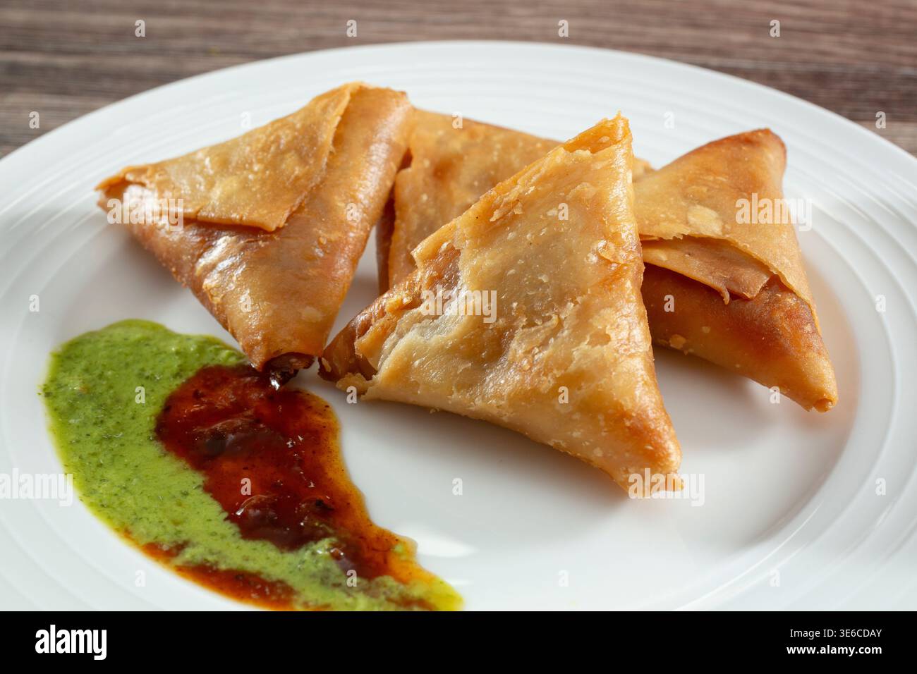 Ein Blick auf einige Samosas. Stockfoto