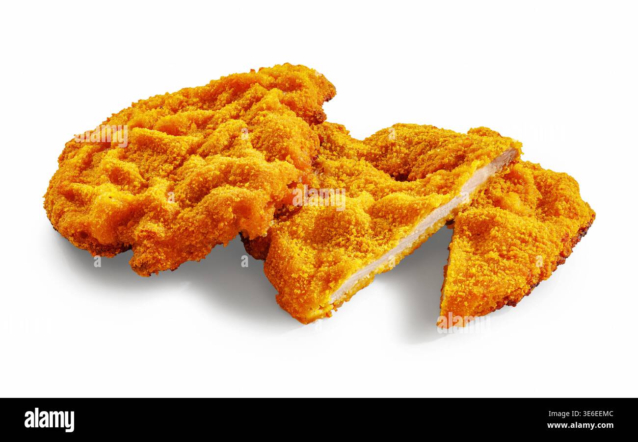Zwei knusprige, frittierte Schweineschnitzel mit goldener Brotkrumenbeschichtung sind auf weißem Hintergrund, Nahaufnahme, nicht künstlich erzeugt Stockfoto