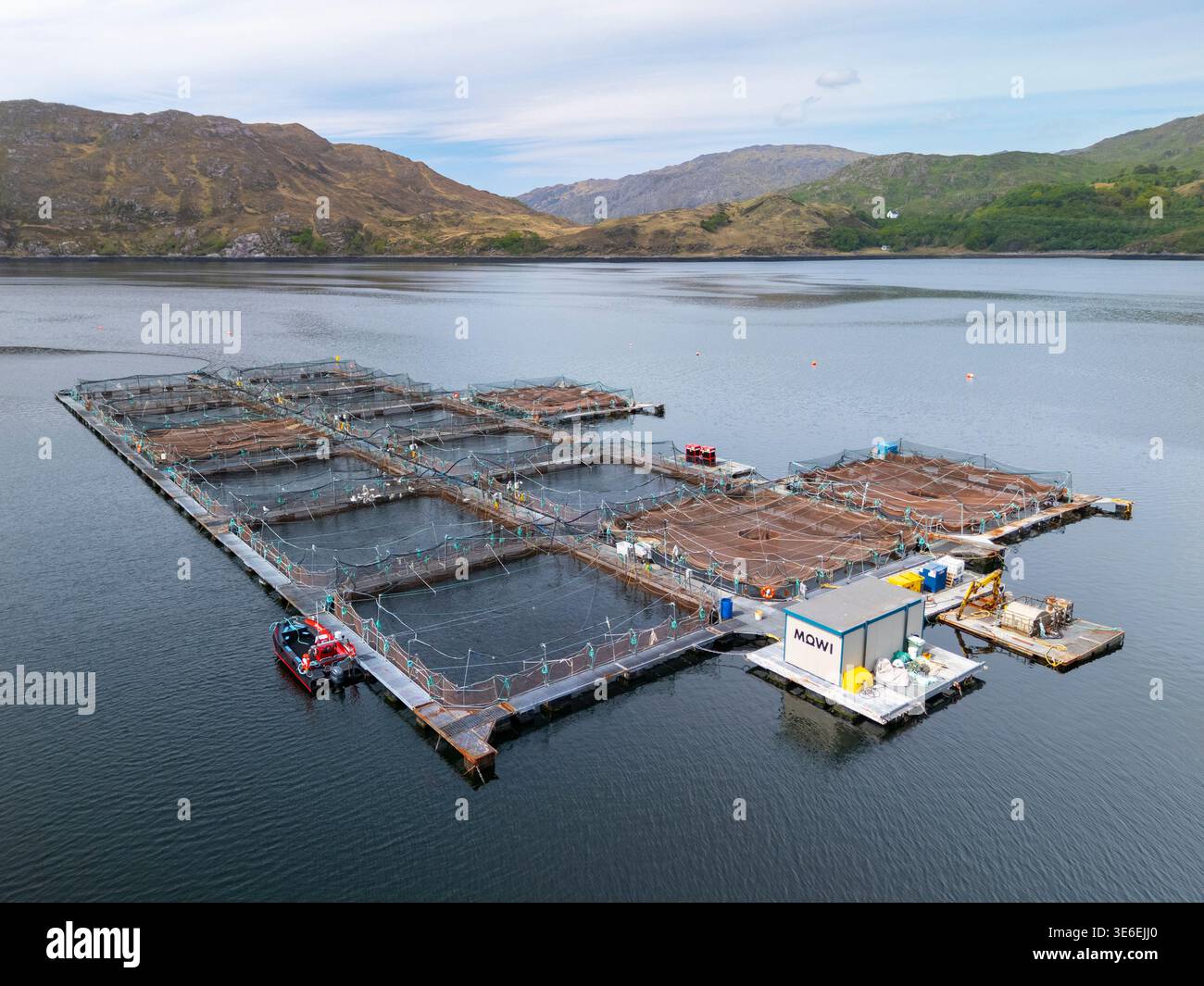 Luftaufnahme der modernen Fischzucht auf Loch Ailort, morar, Lochaber, Scottish Highlands, Schottland, , UK Stockfoto