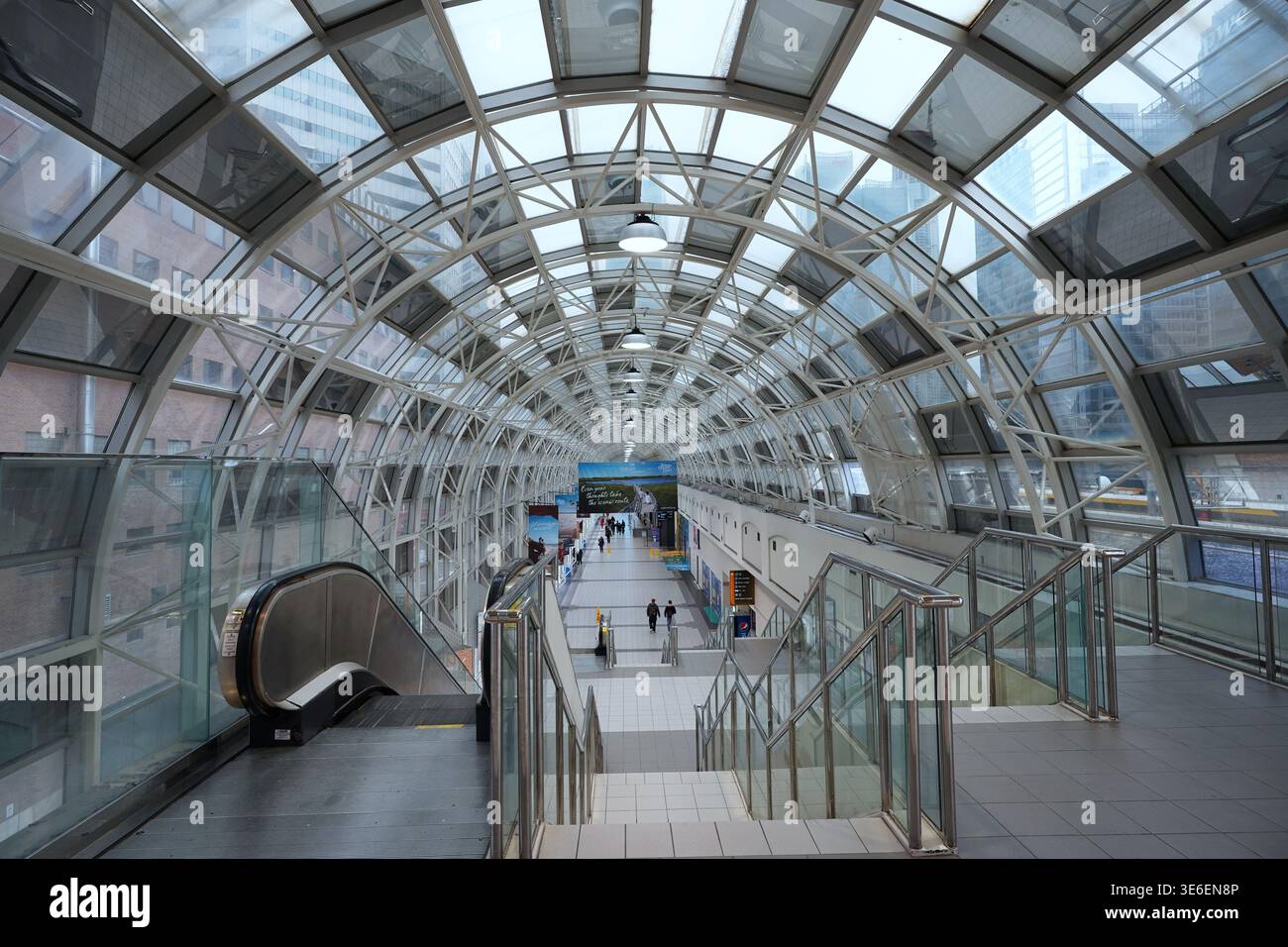 Die Skywalk-Brücke verbindet die Toronto Union Station mit dem Rogers Stadion und anderen Attraktionen Stockfoto