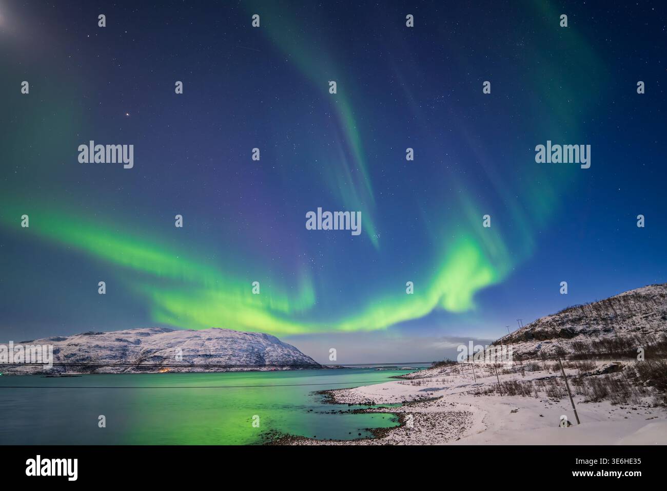 Aurora Borealis, Skarsfjord, Ringvassoya Insel, Troms, Norwegen Stockfoto