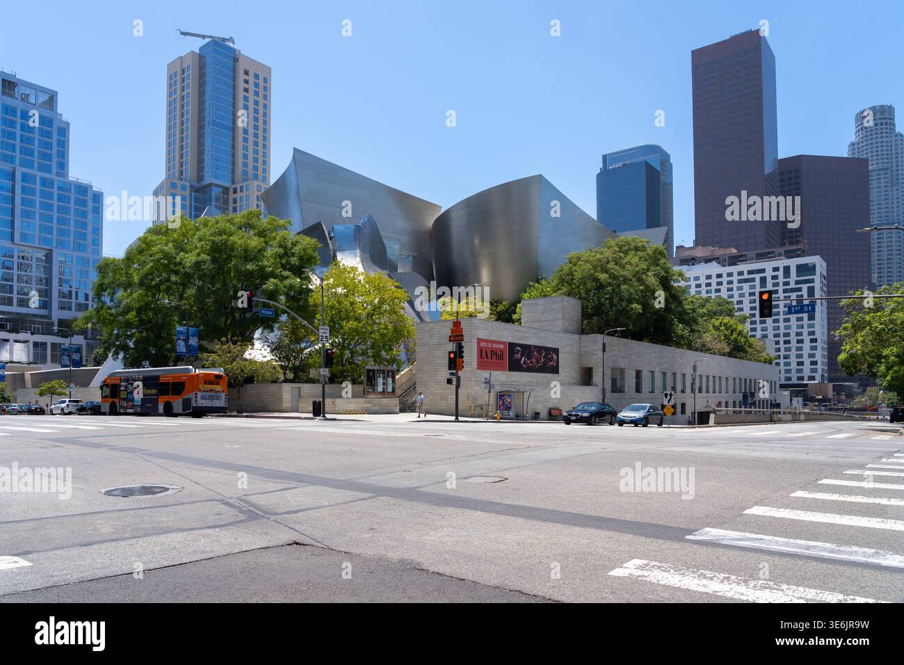 Walt Disney Concert Hall in Los Angeles, CA, USA, ein Musikzentrum in Los Angeles und wurde von Frank Gehry entworfen. Stockfoto