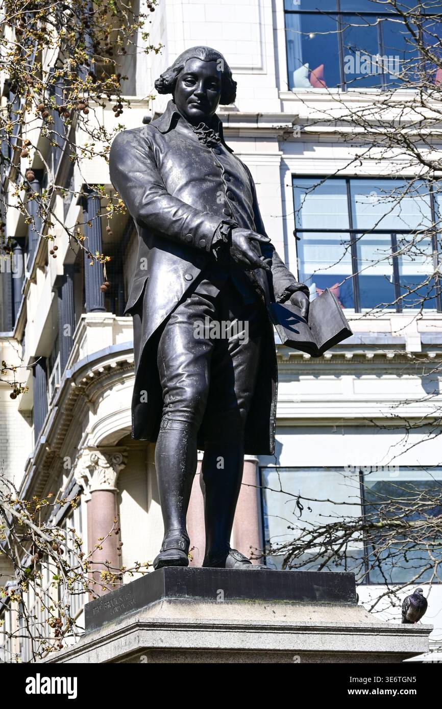 Statue von Robert Raikes (Gründer der Sunday Schools), Victoria Embankment Gardens, London, England, Großbritannien Stockfoto