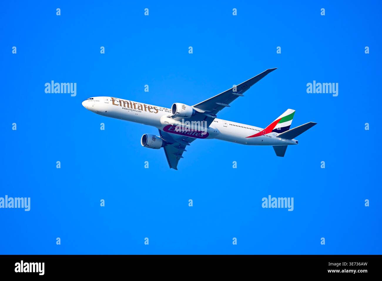 Boeing 777 300ER der Fluggesellschaft Emirates aus den Vereinigten Arabischen Emiraten Stockfoto