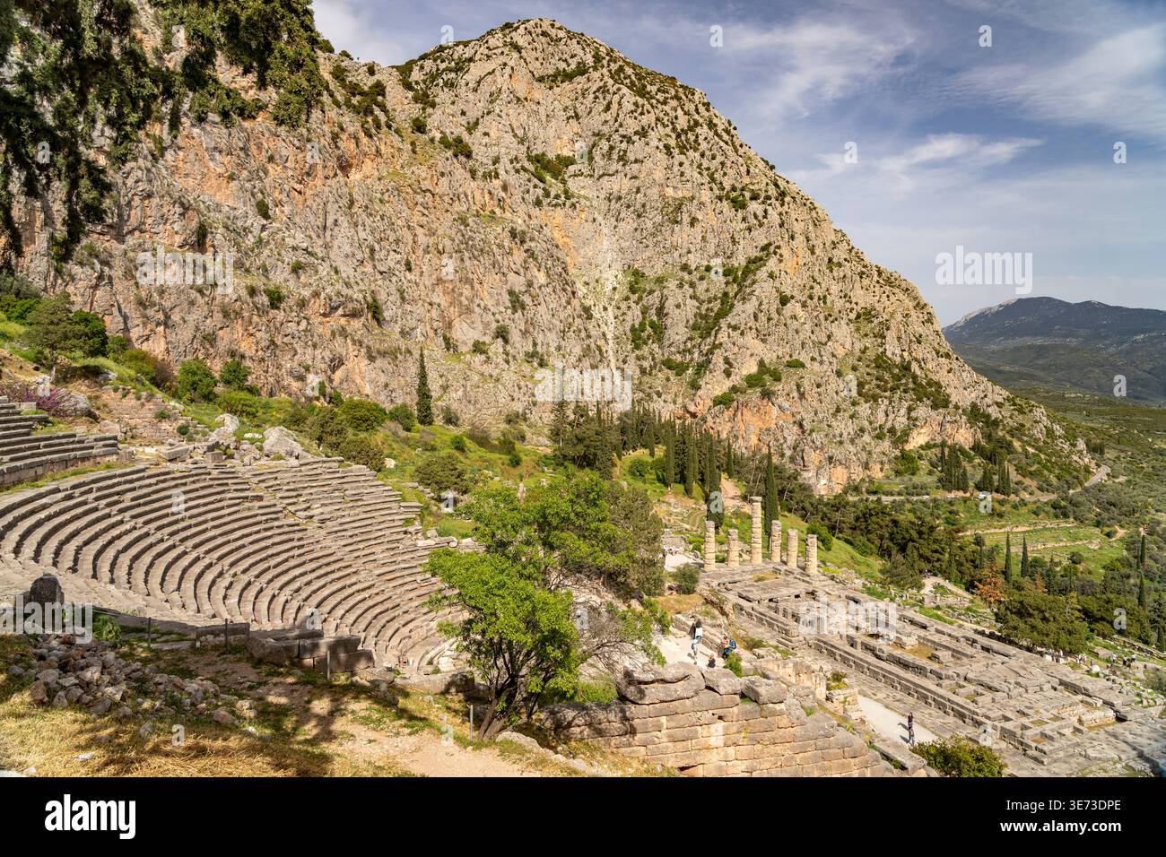 Theater und Tempel des Apollo in Delphi, archäologische Stätte von Delphi, UNESCO-Weltkulturerbe in Delphi, Griechenland Stockfoto