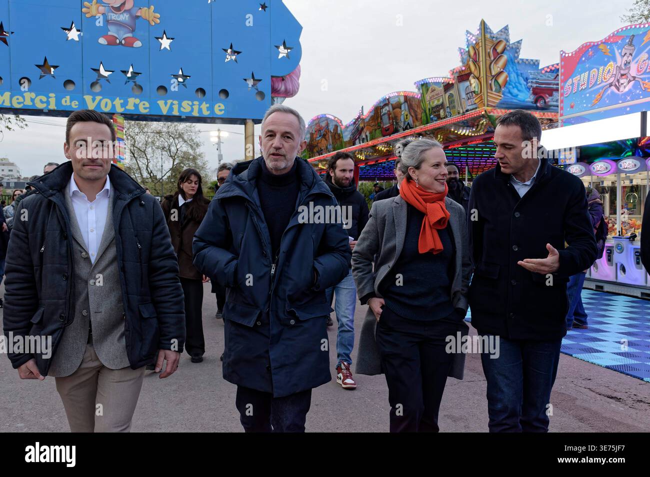 Paris, Frankreich. März 2026. Der Bürgermeister von Paris, Emmanuel Grégoire und Lucie Castets, nehmen am 27. März 2026 an der Einweihung des Foire Trone Teil Stockfoto