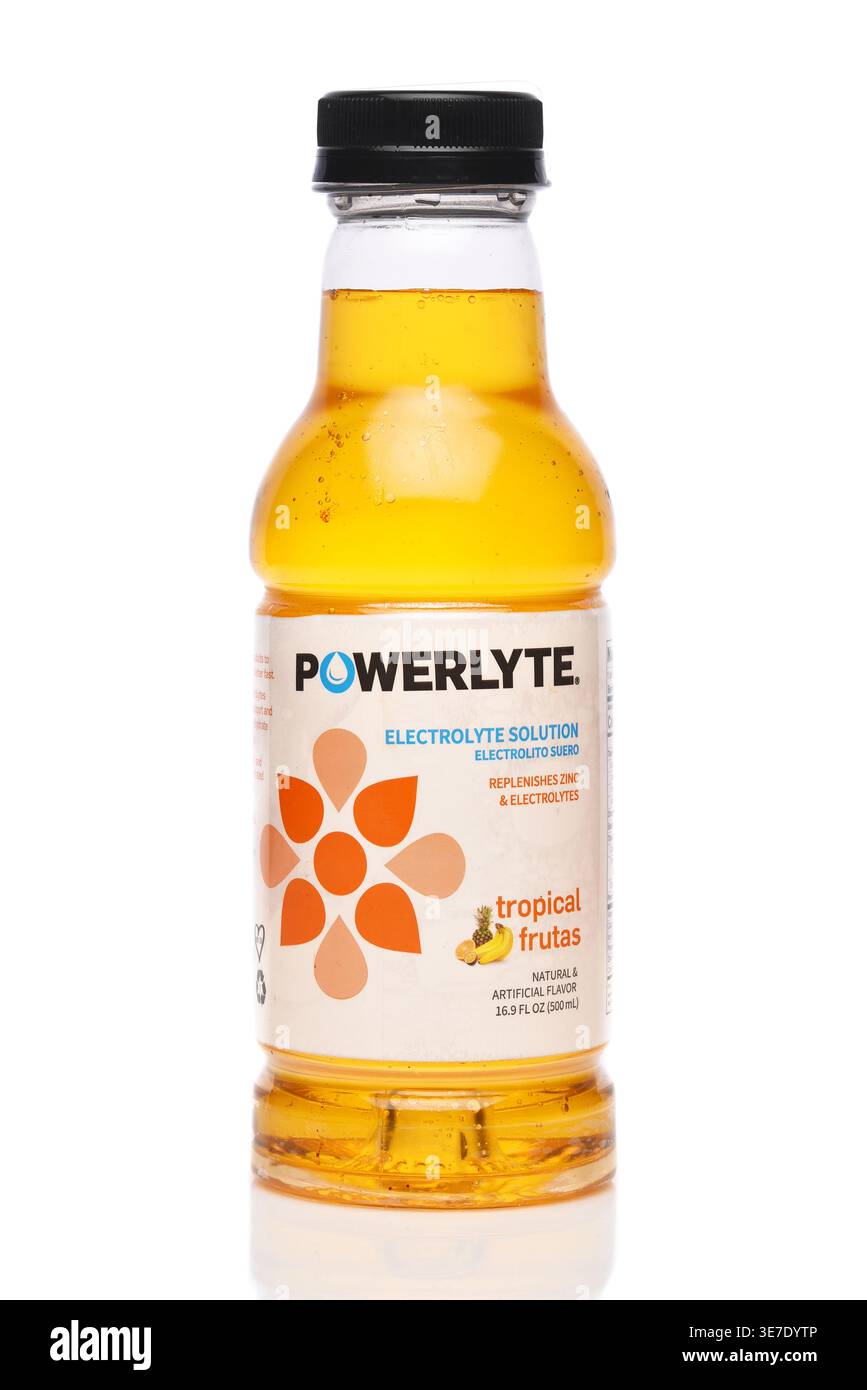 IRVINE, KALIFORNIEN - 10. April 2026: Eine Flasche Powerlyte-Elektrolytlösung, tropischer Fruchtgeschmack. Stockfoto