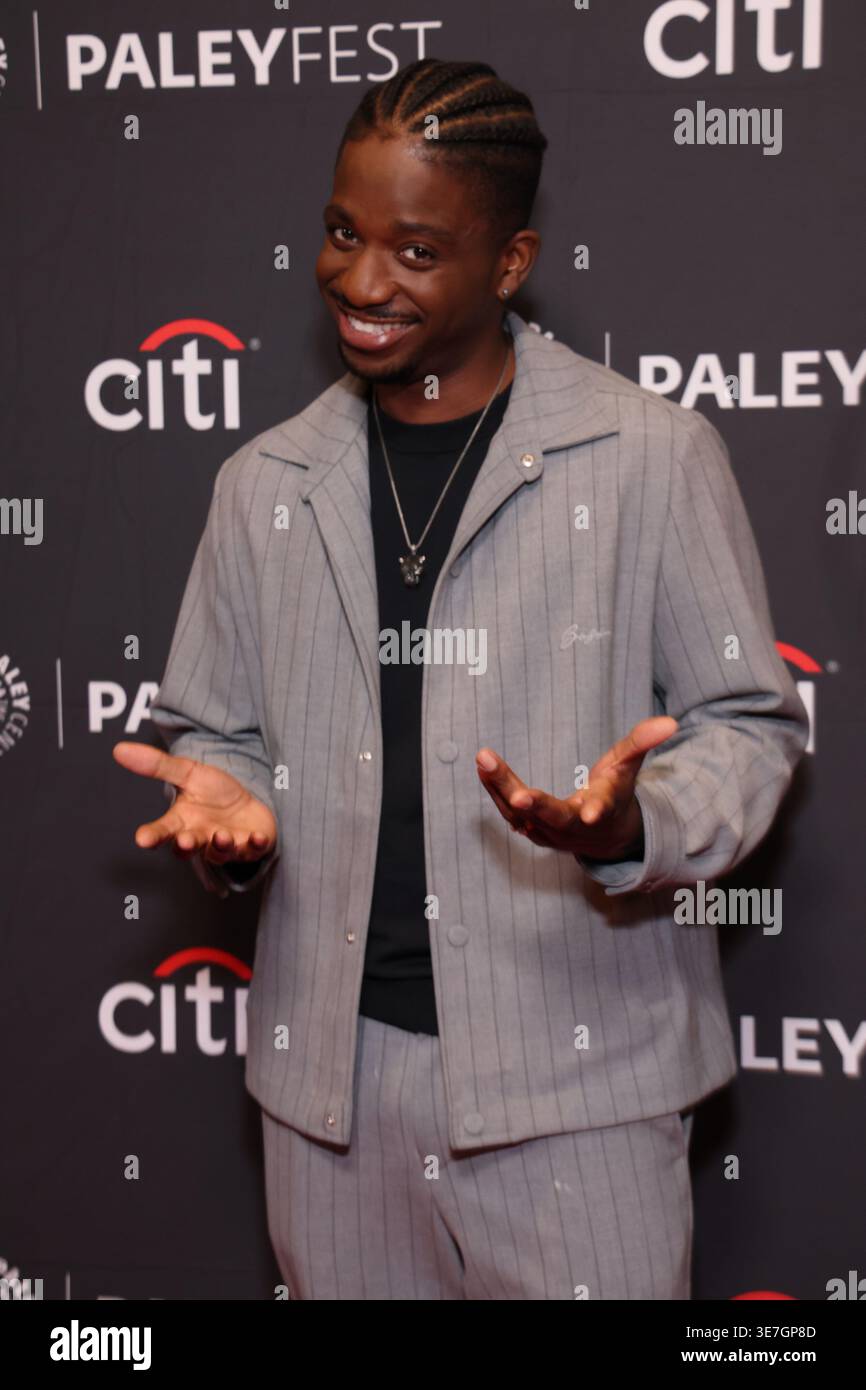 HOLLYWOOD, KALIFORNIEN - 10. APRIL: Samuel Arnold nimmt 2026 PaleyFest LA - Netflix's 'Emily in Paris' im Dolby Theatre am 10. April 2026 in Hollywood, Kalifornien Teil Credit: AdMedia Stockfoto