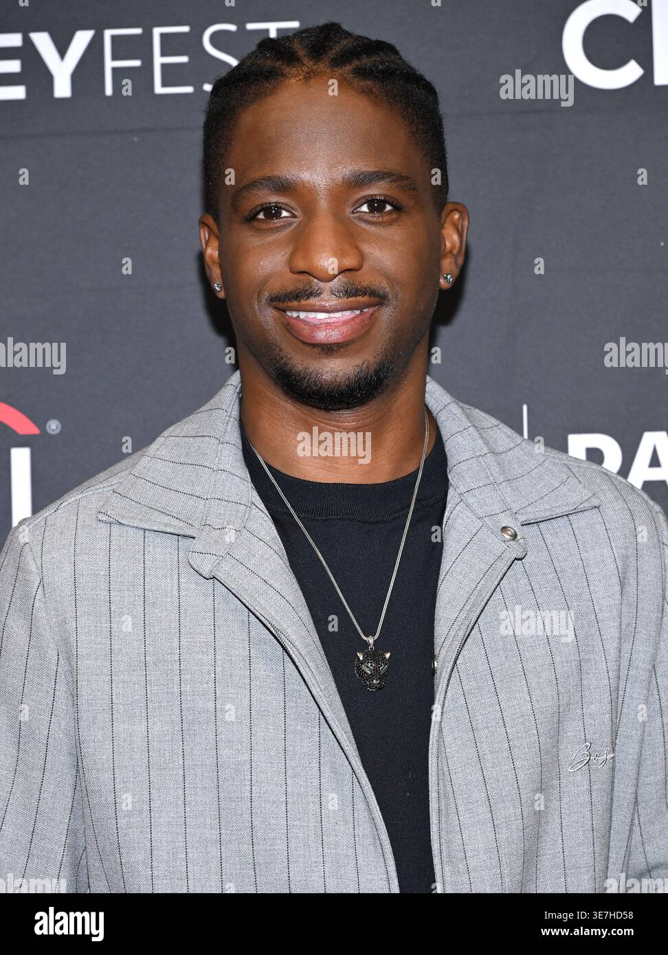 Hollywood, USA. April 2026. Samuel Arnold kam beim PaleyFest LA 2026 im Dolby Theatre am 10. April 2026 in Hollywood, CA. © LISA OConnor/AFF-USA.com Credit: AFF/Alamy Live News bei der „Emily in Paris“-Podiumsdiskussion Stockfoto