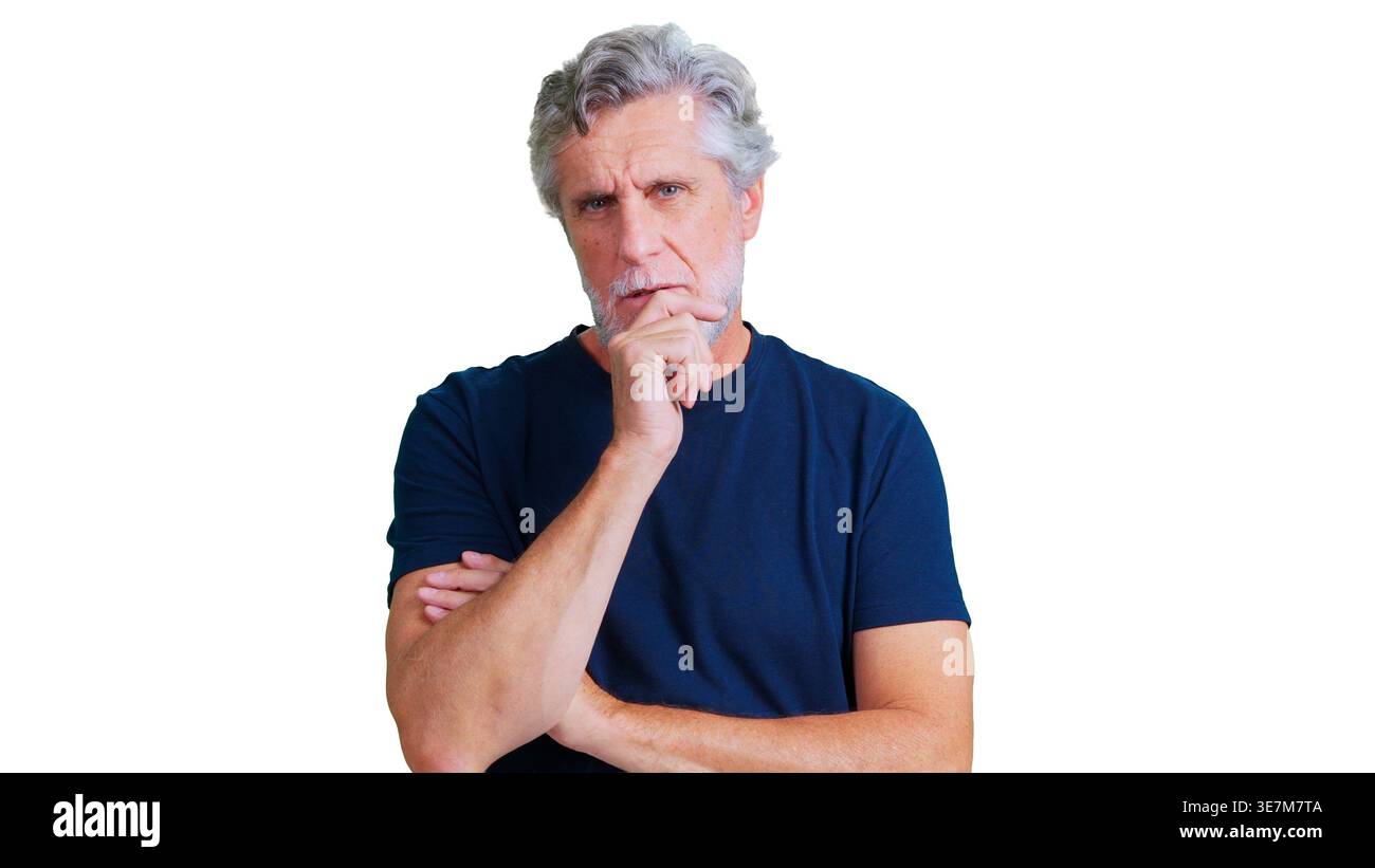 Nachdenklicher Senior-Mann, der mit Hand am Kinn nachdenkt Stockfoto