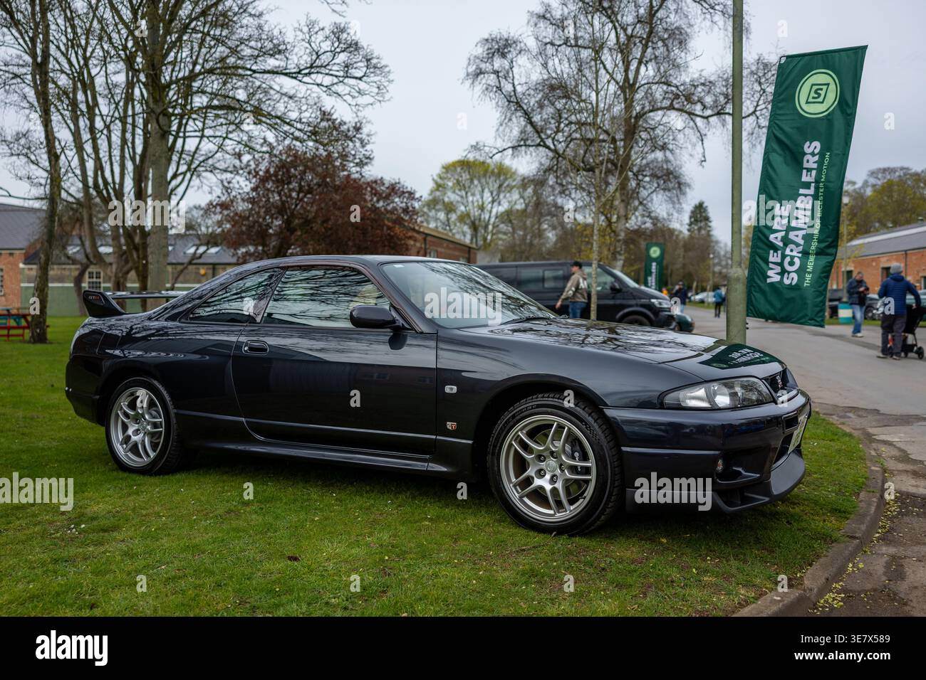1997 Nissan Skyline GT-R V-Spec, ausgestellt auf der Bicester Motion Assembly am 29. März 2026. Stockfoto