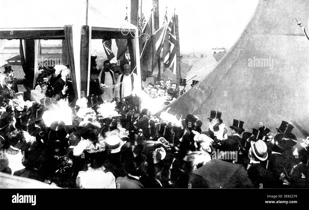 Die Herzogin von York taufte den Albion, 1898. „Am 21. Juni wurde H.M.S. Albion in der Thames Ironworks in Blackwall ins Leben gerufen... Was eine brillante und erfolgreiche Funktion schien, sollte von einer schrecklichen Katastrophe, die viele Menschenleben beinhaltete, beeinträchtigt werden... die königlichen Besucher wurden begleitet... von Mr. A. F. Hills, dem Manager der Thames Ironworks... Ihre Königliche Hoheit, mit einem silbernen Messer, durchtrennte das schlanke Seil, das die die Albion nominell an der Rutsche Band hielt... das Schiff verließ die Wege in perfekter Begeisterung, in perfekter Weise und voller Begeisterung. und die ausgezeichneten Gäste ahnten nicht, dass das Gen Stockfoto