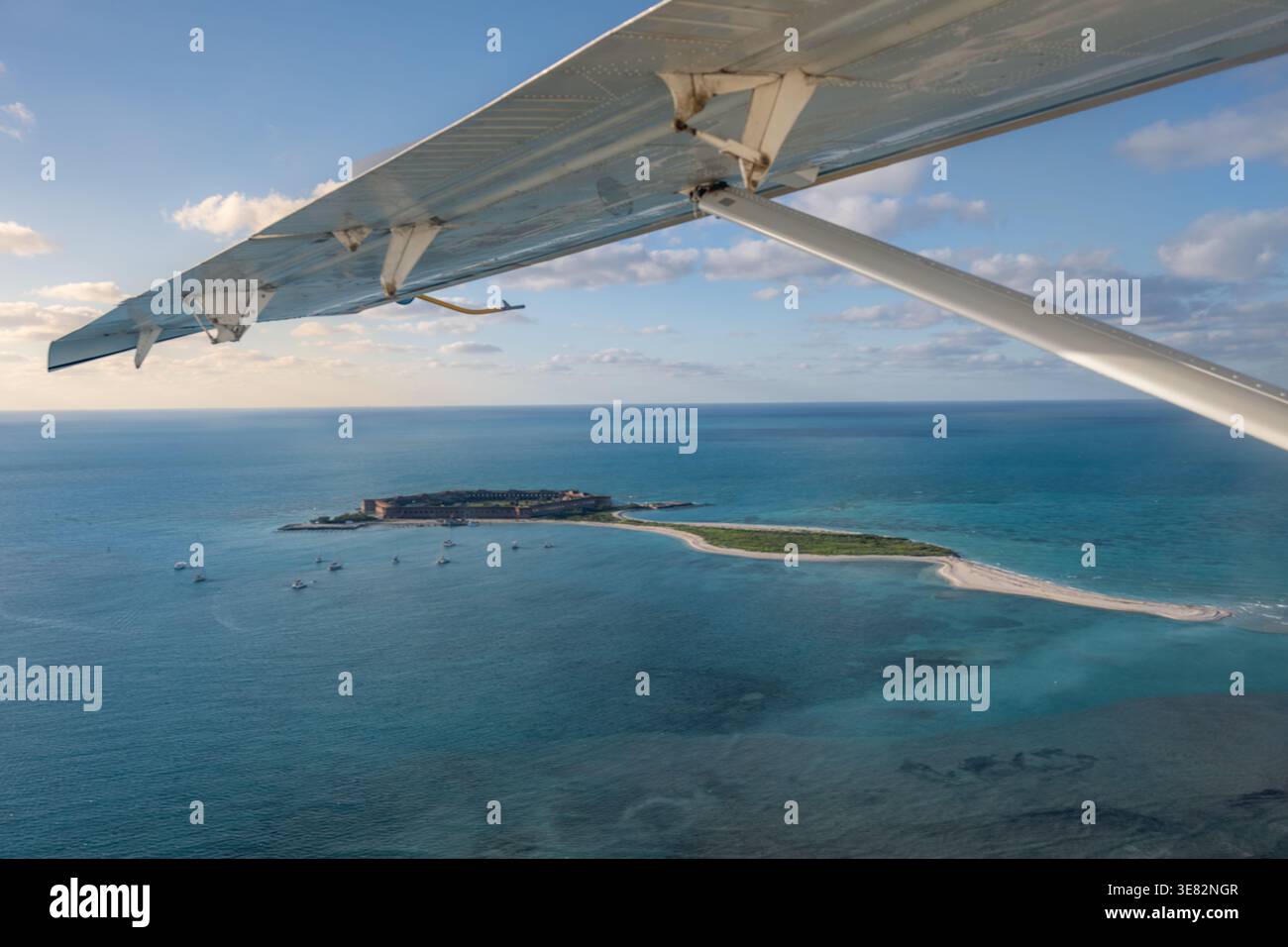 Blick auf Fort Jefferson mit dem Wasserflugzeug im Dry Tortugas National Park Stockfoto