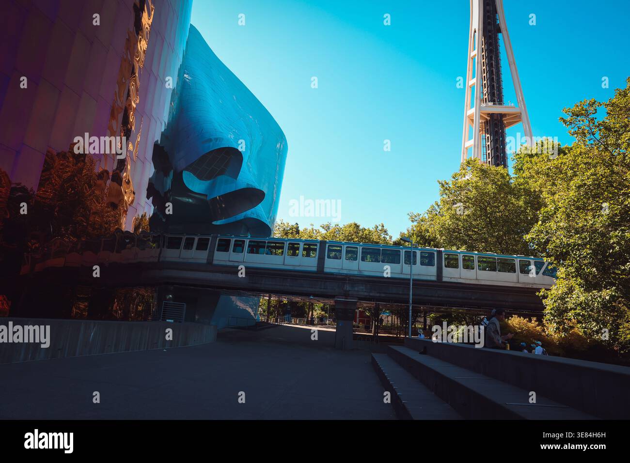 Seattle, Washington, USA - 11. AUGUST 2025: Modern Architecture of the Museum of Pop Culture MoPOP in Seattle Washington Stockfoto