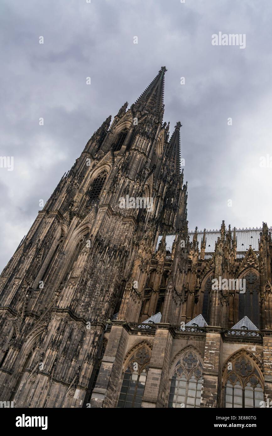 Kölner Dom gotische Fassade und Turm Deutschland der Kölner Dom ist eine römisch-katholische Kirche in Köln. Stockfoto