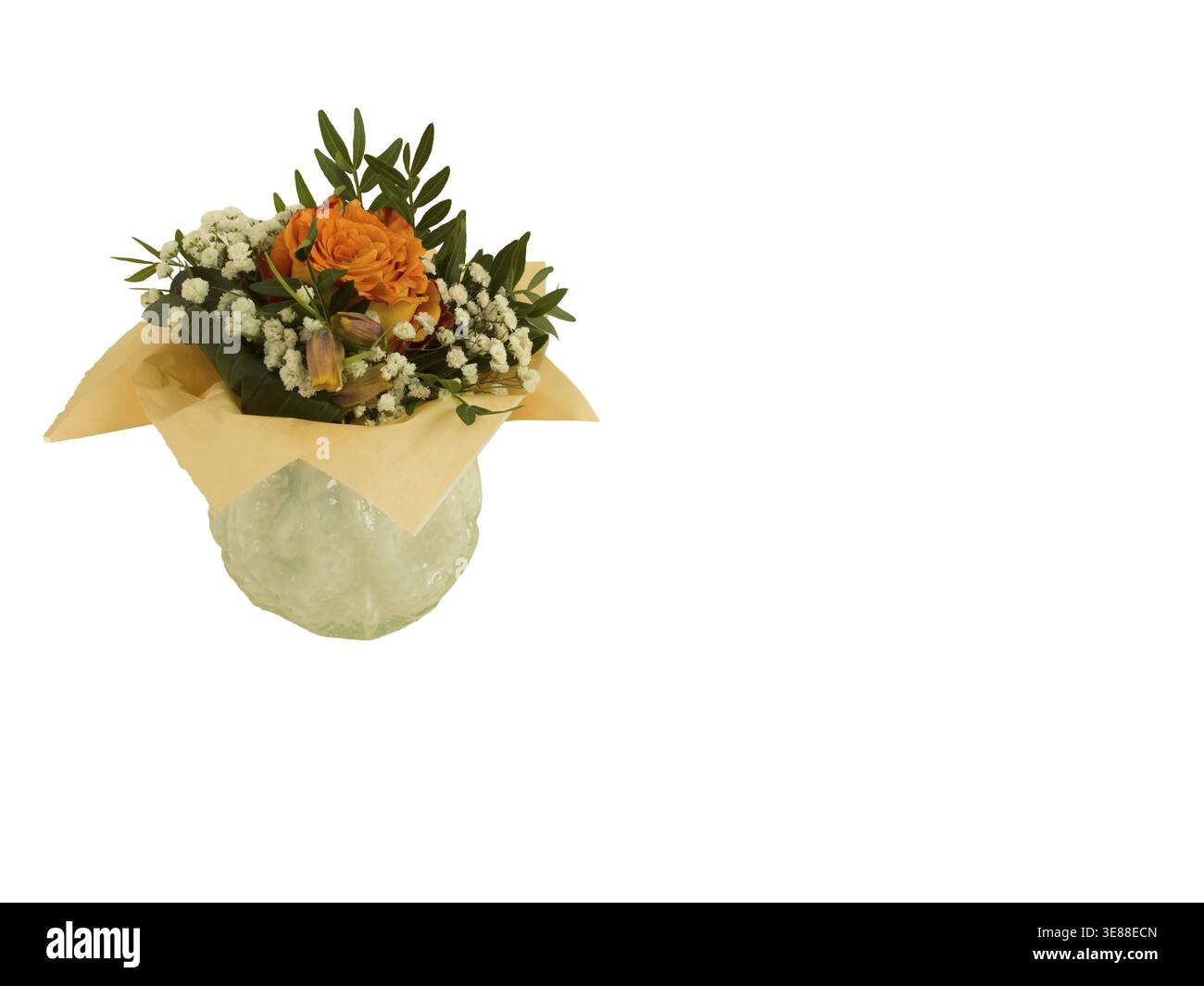 Tischdekoration, Blumenstrauß, orange Rosen, weiße gypsophila Blumen, Arrangement, Kalenderdesign, Empfangstisch Stockfoto