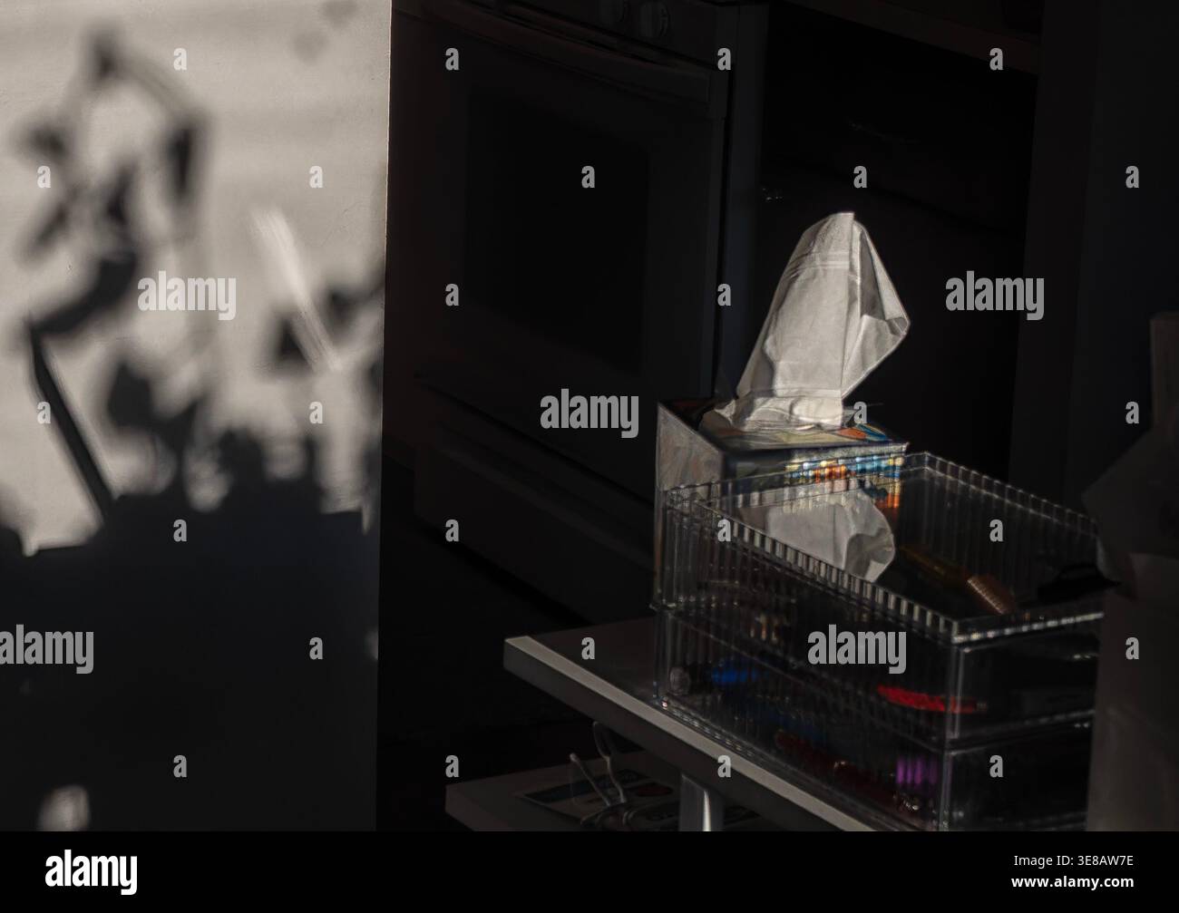 Gesichtstücher im Spender Stockfoto