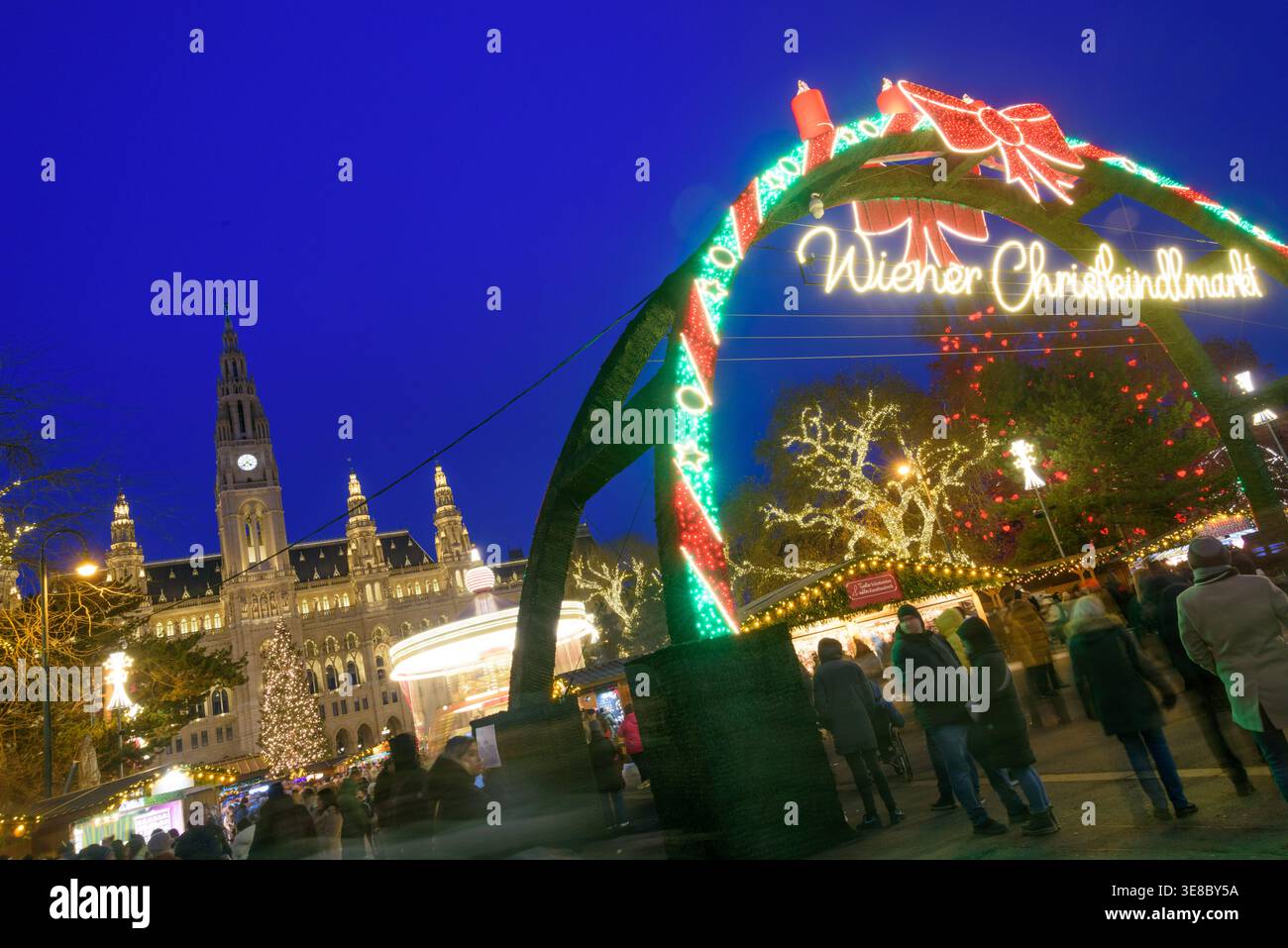 Wien, Rathausplatz, Weihnachtsmarkt // Wien, Weihnachtsmarkt am Rathausplatz Stockfoto