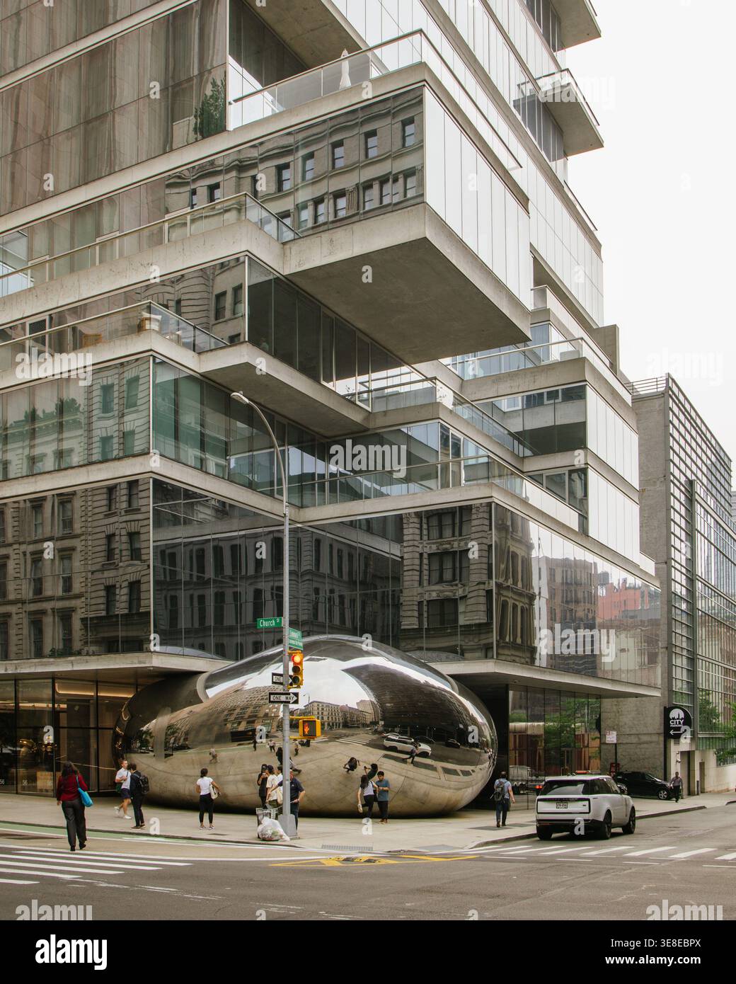 Anish Kapoor Bean Skulptur in der Leonard Street 56, Jenga Tower, Tribeca New York, entworfen von den Architekten Herzog & de Meuron Stockfoto