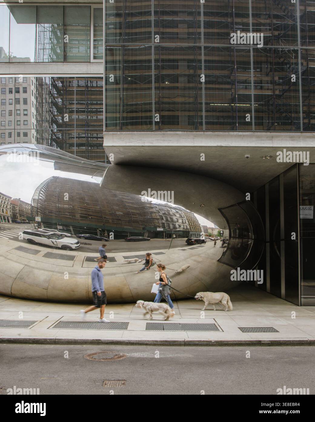 Anish Kapoor Bean Skulptur in der Leonard Street 56, Jenga Tower, Tribeca New York, entworfen von den Architekten Herzog & de Meuron Stockfoto