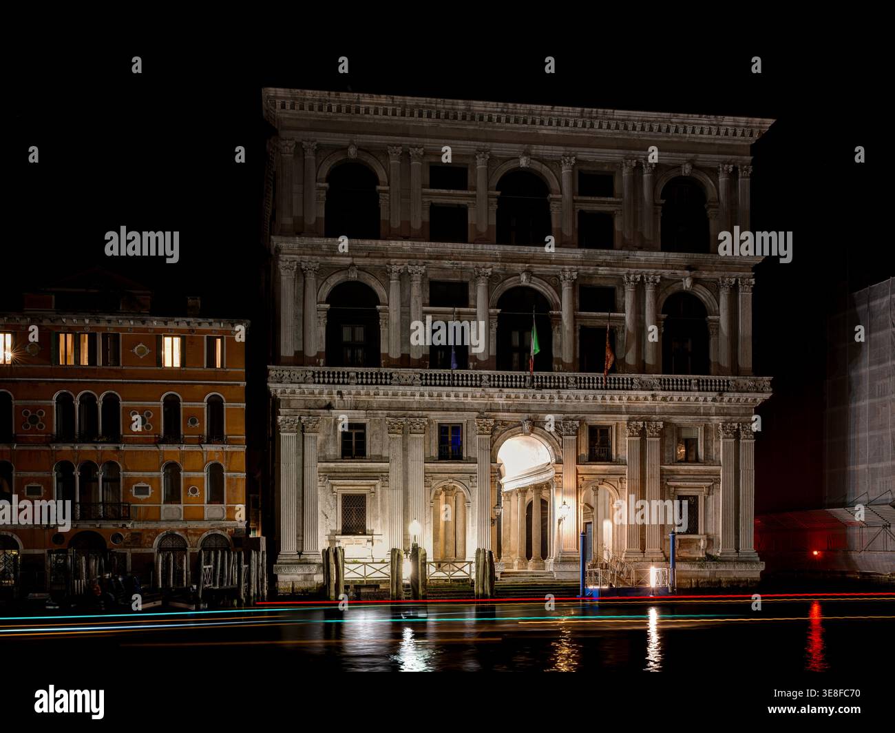 Palazzo Grimani (San Luca) bei Nacht. Canal Grande, Venedig, Italien Stockfoto