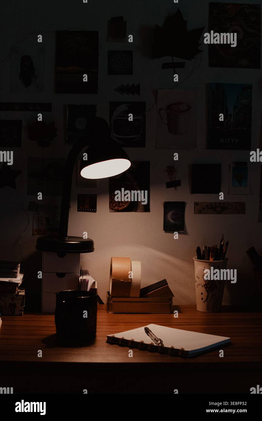 Schreibtischlampe Beleuchtung Kunstzubehör Stockfoto