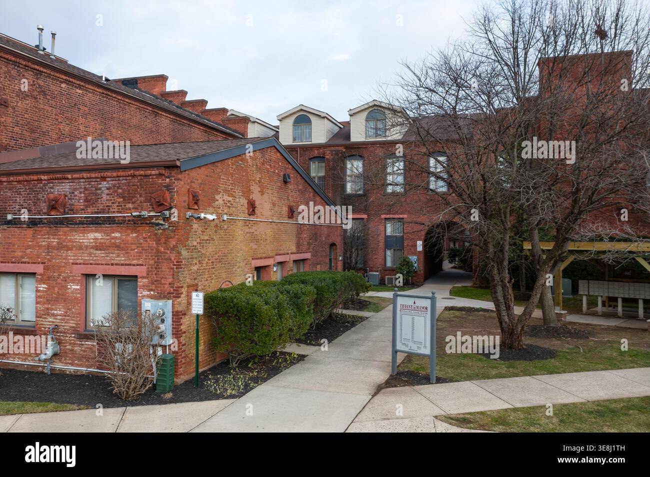 Aus der Vogelperspektive der ehemaligen Tiffany-Fabrik, die in Wohnhäuser umgewandelt wurde, Newark, NJ, Manhattan. Stockfoto