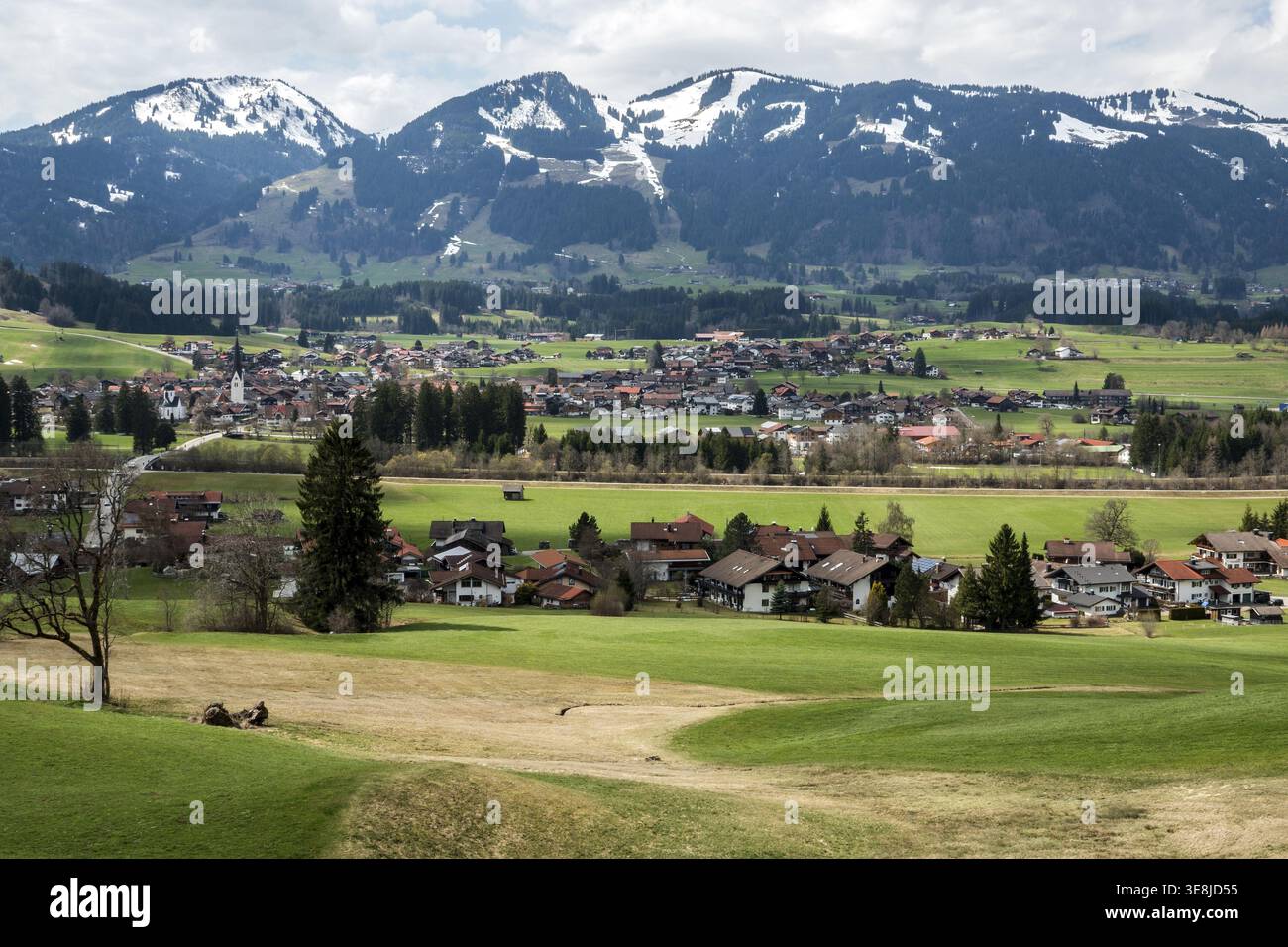 Blick auf Fischen und Fischen-Au, zurück Bolsterlanger Horn, Illertal, Oberallgaeu, Allgaeu, Bayern, Deutschland Stockfoto