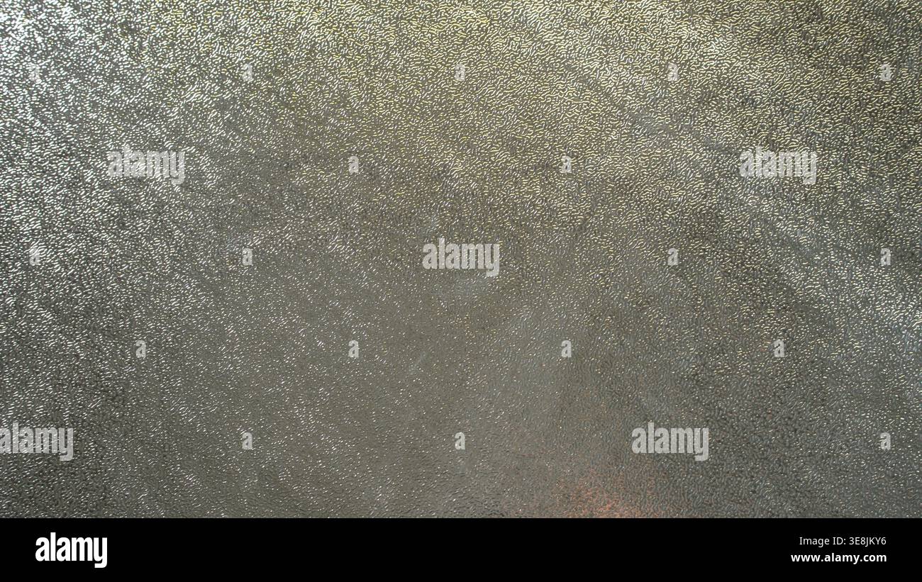 Feine silberfarbene Metallic-Textur mit weicher matter Oberfläche und gleichmäßiger Beleuchtung Stockfoto