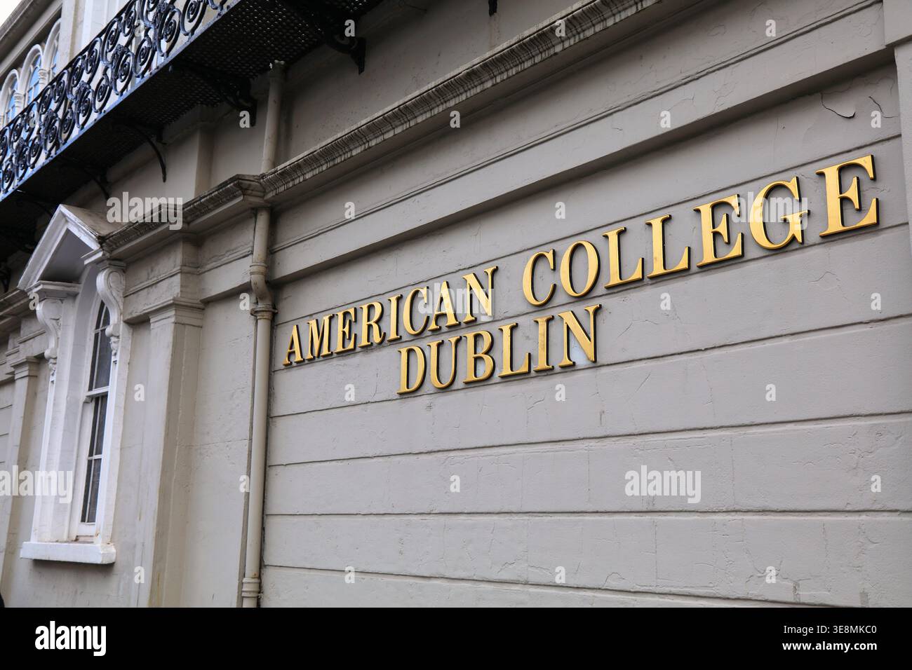 DUBLIN, IRLAND - 5. JULI 2024: American College Dublin, Teil des irisch-amerikanischen Universitätscampus in Dublin. Stockfoto